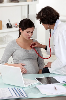 Donna incinta dal medico