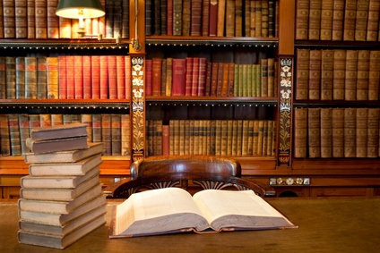 Bibliotecaria della Malatestiana ruba cento libri, anche per bambini