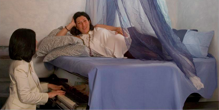 Un'ostetrica e una piccola orchestra: basta chiudere gli occhi