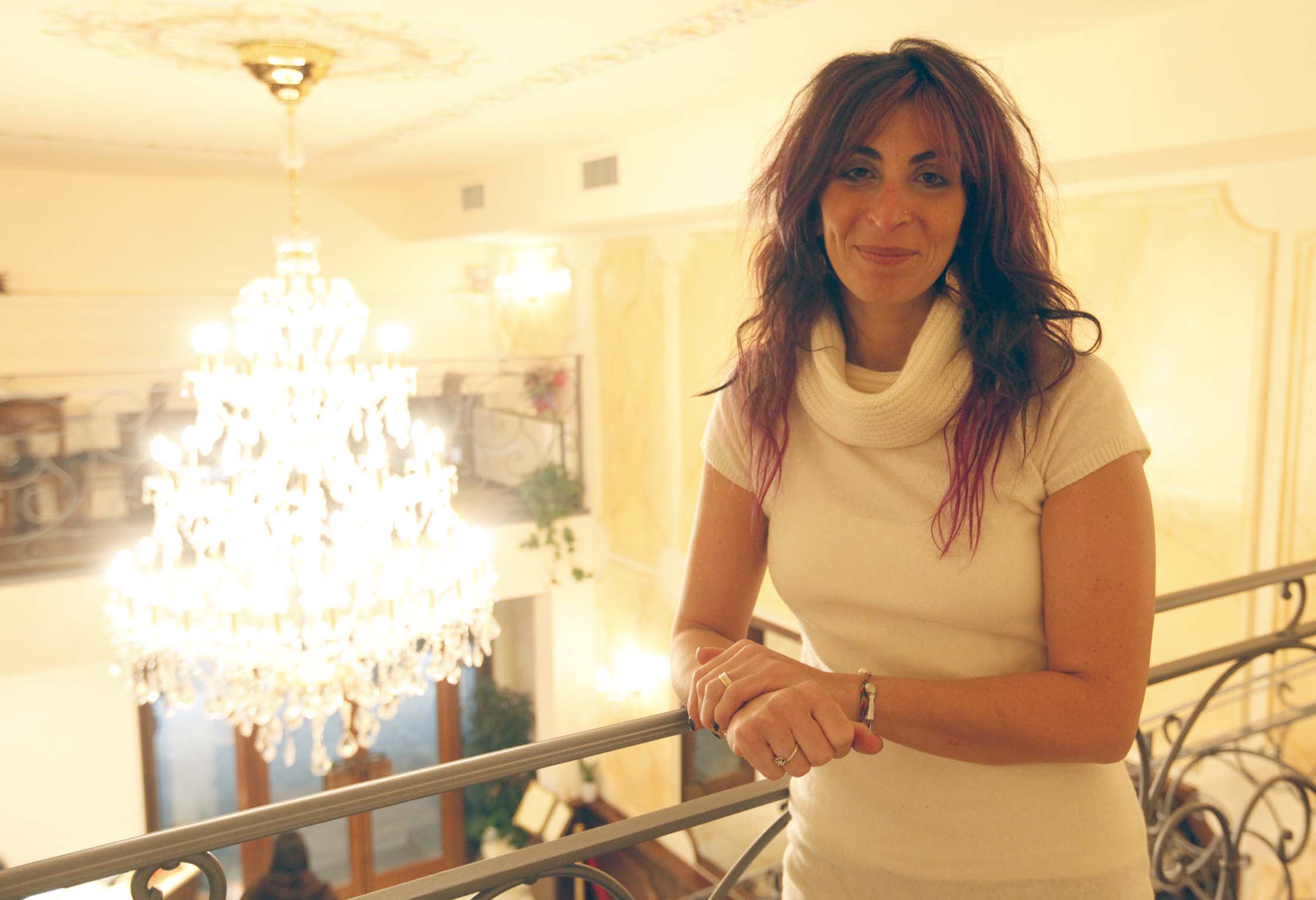 Dietro il bancone del bar Ferrari: la sfida di Roberta Savigni