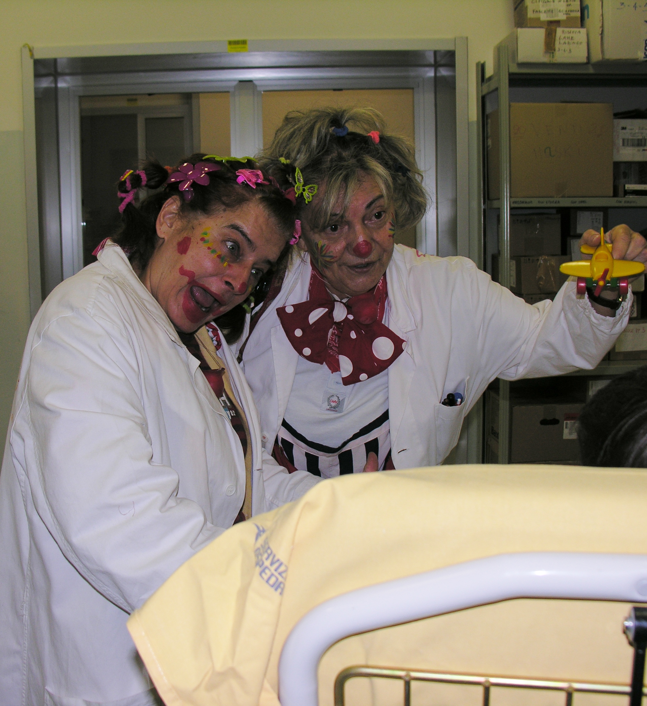 Clown in corsia, l'appello: "Occhio alle truffe"