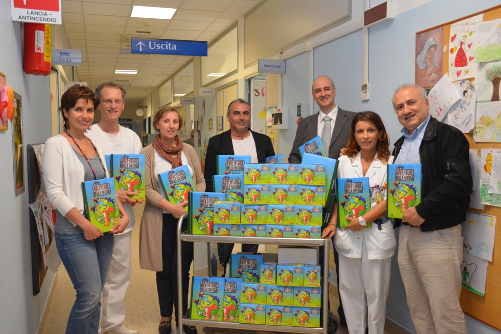 Album e figurine dalla Coop ai piccoli degenti di Pediatria a Forlì