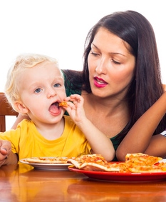 A cena o al cinema il sabato sera? I bimbi ve li tiene il baby parking