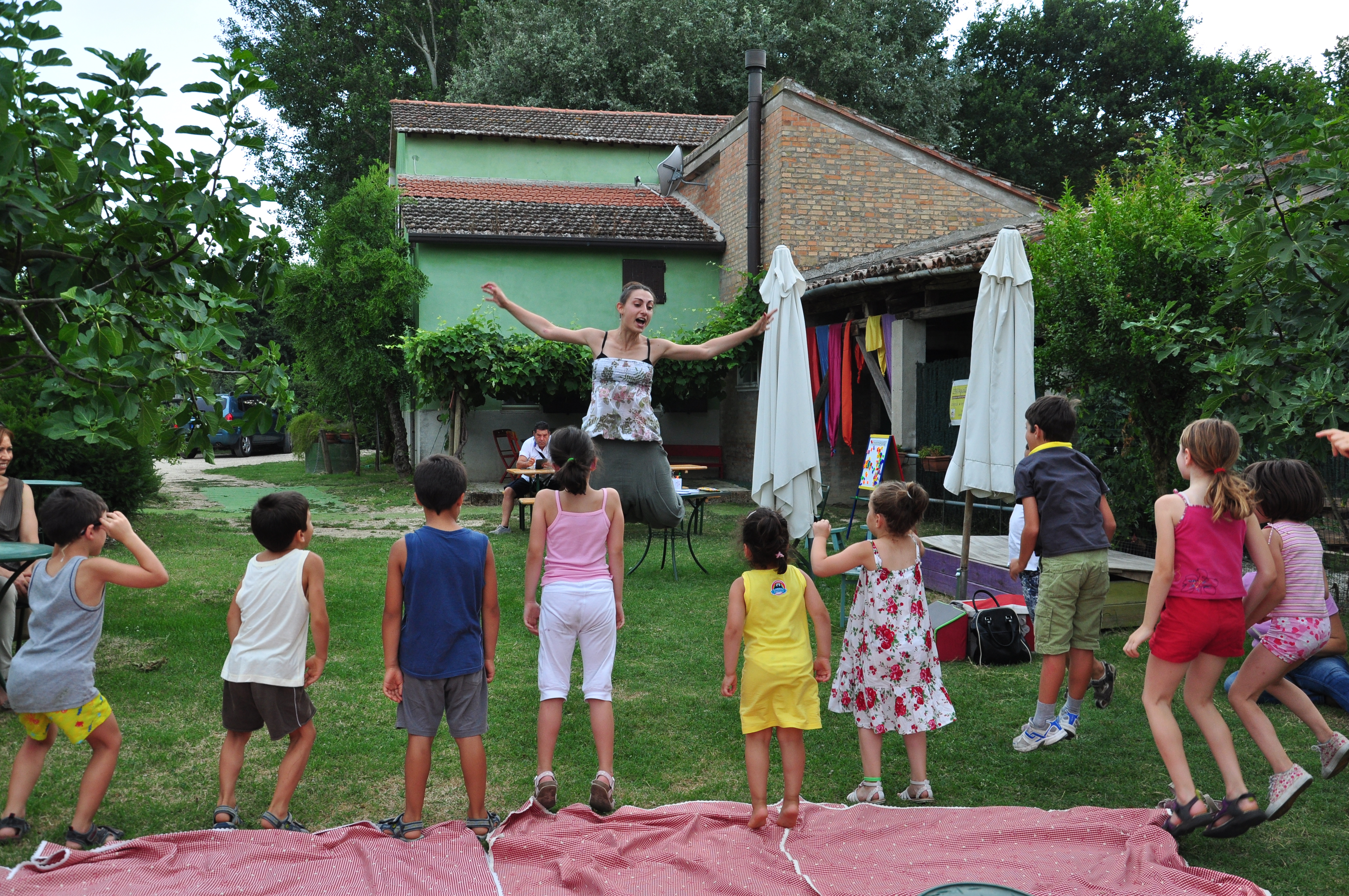 eleonora salta con bimbi