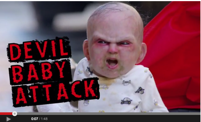 Neonato terrorizza i passanti per le vie di New York