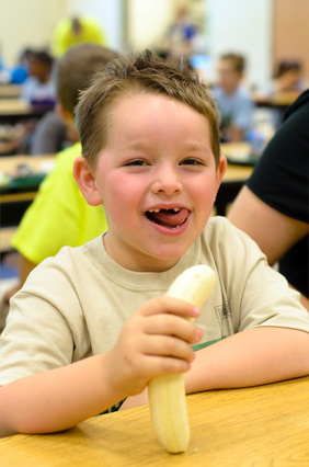 Dall'Ue arriva l'obbligo per frutta e latte a scuola