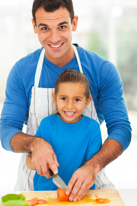 Il pedagogista: "Papà pronti a farsi largo in famiglia. Le mamme? Lascino spazio"