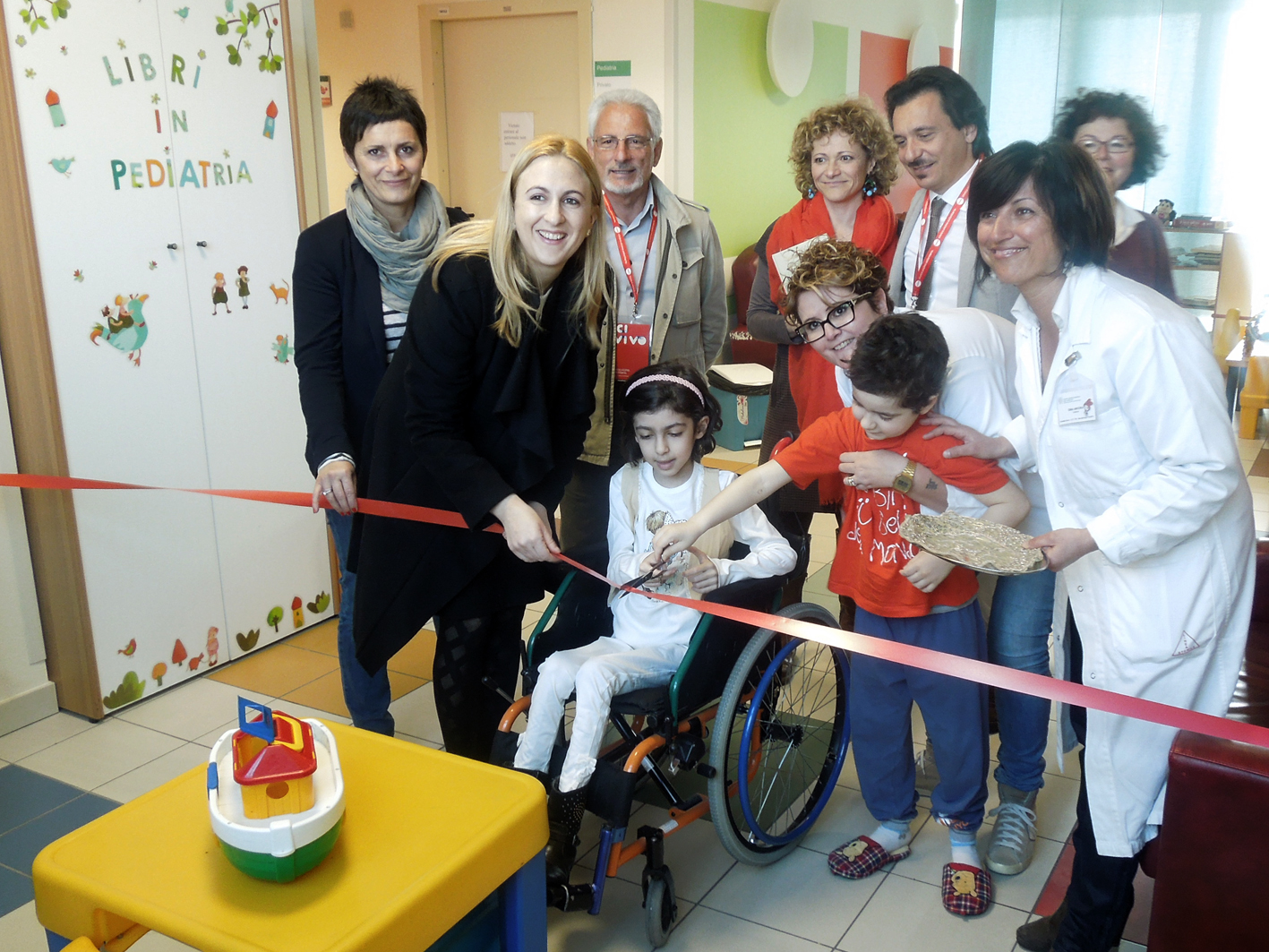Inaugurata la biblioteca in pediatria: Sara, una piccola paziente, dona due libri all'Infermi di Rimini