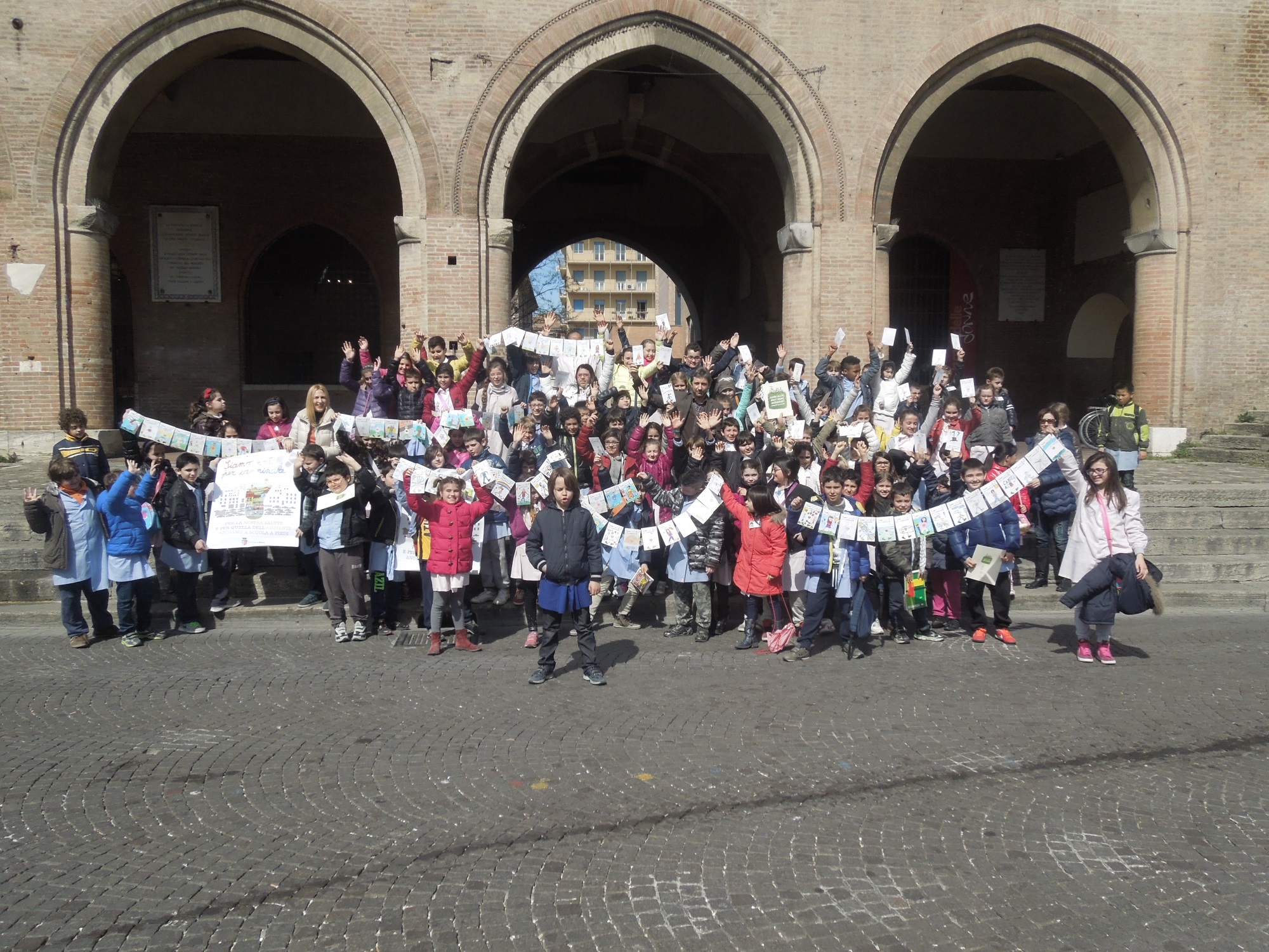 A piccoli passi in giro per la città: i bambini di Rimini partecipano a "Siamo Nati per camminare"