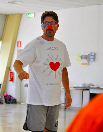 Ciao Zakkete: il clown che portava sorrisi ai bambini muore cadendo dalle scale