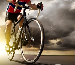 Rubano le balle di fieno sul circuito: spavento per la baby ciclista Sofia Collinelli 