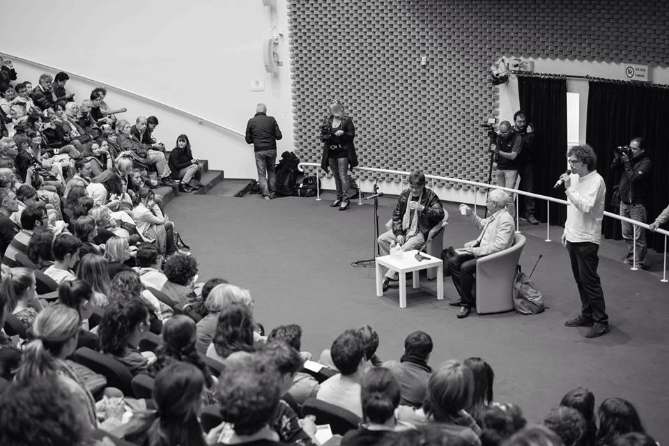 Palazzo dei Congressi a Ravenna gremito per Luis Sepúlveda, presentato da Pino Cacucci