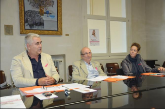 da sinistra Fabio Falcini, direttore dell'Unità Prevenzione Oncologica Aus di Forlì,   Andrea Paolo Rossi, consigliere Lilt Forlì-Cesena, Simona Benedetti, assessore ai Servizi per le persone  