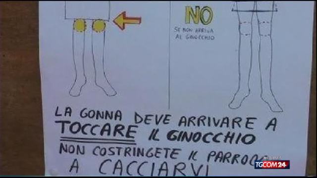 Gonne troppo corte? E il parroco vi caccia fuori dalla chiesa