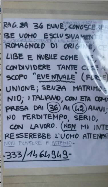 Trentaseienne tappezza Cesena con un foglio: "Cerco uomo esclusivamente romagnolo"