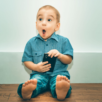 Quanto tempo con cellulari e tablet? Ecco le nuove indicazioni