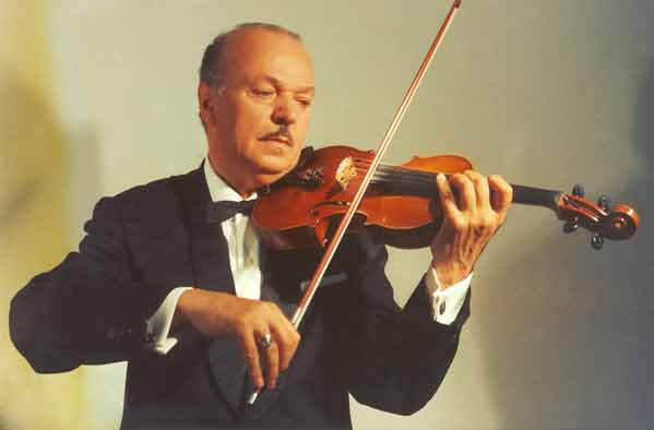 Bambini a lezione di liscio: la scuola di musica di Savignano intitolata a Casadei