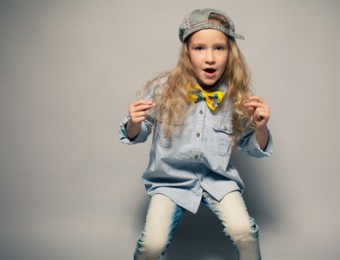 bimba vestita papillon