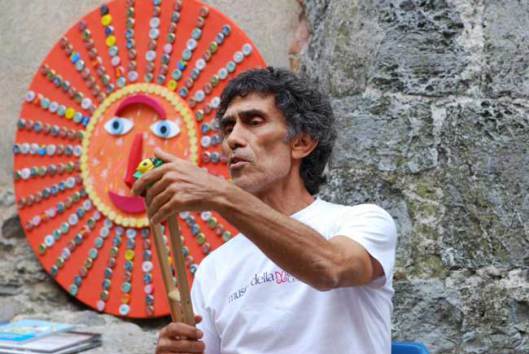 Un giocattolaio, un fotografo, una band: pomeriggio all'insegna della lentezza