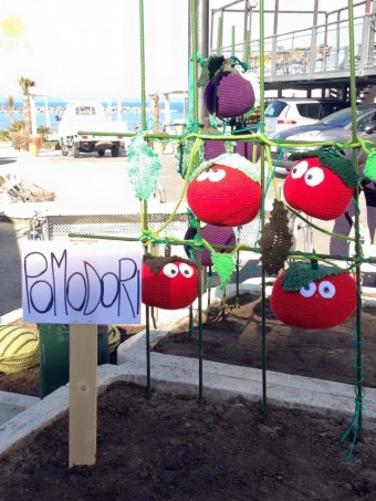 Yarn Bombing a Bellaria