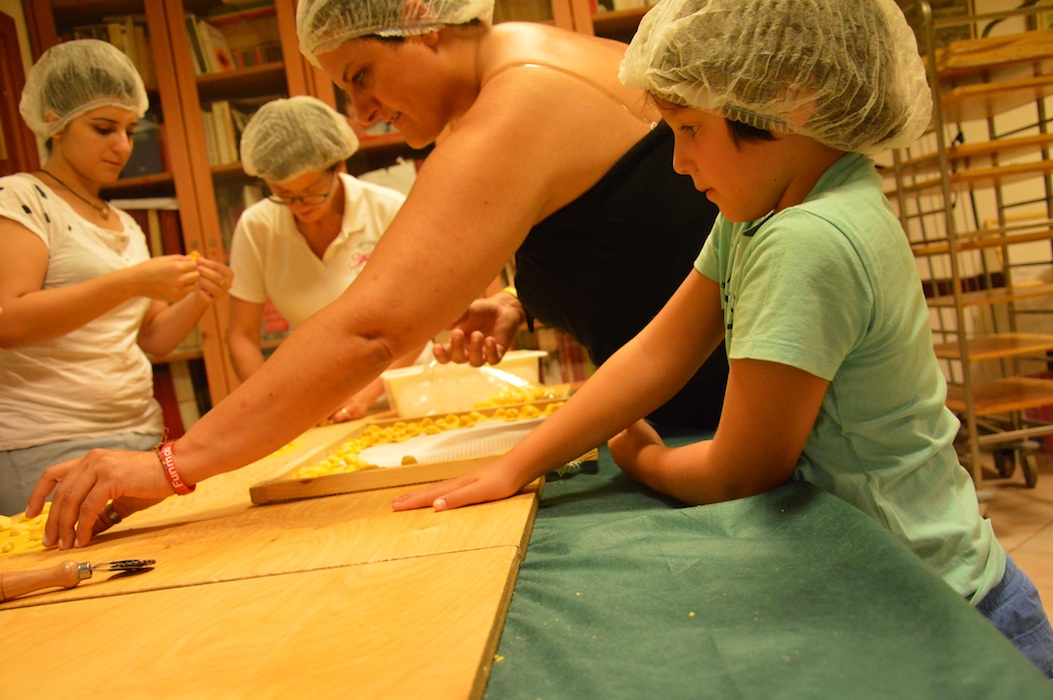 Ottantacinque chili di cappelletti in nome di Alessio. E in testa il sogno di una scuola di break dance