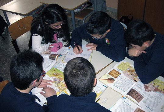 Rivoluzione a scuola: la lezione si segue a casa, i compiti si fanno (insieme) in classe