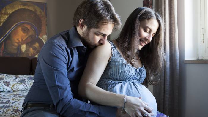 Genitori con la sclerosi multipla, coppie e medici: "Si può"