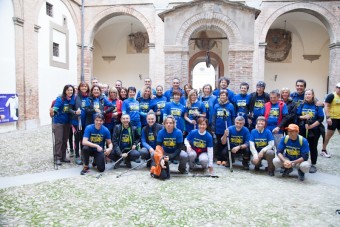 un gruppo di camminatori