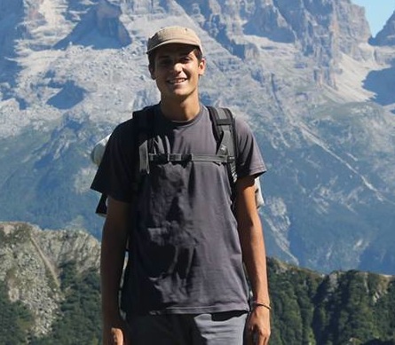 Un anno in casa con Diadje, profugo, poi una mostra. Giovanni, 18 anni: "Sono grato"
