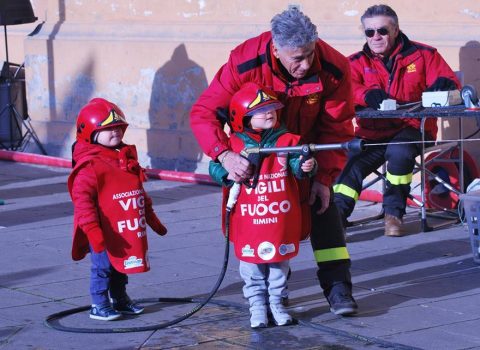 La Befana dei pompieri a Bellaria