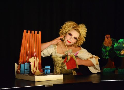 “Bianca come la neve, rossa come il fuoco”  alla Casa delle Marionette