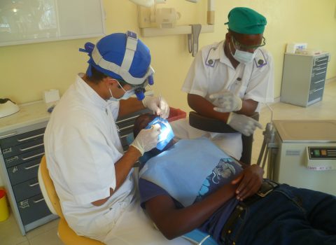 Massimo, dentista riminese in Zimbabwe: "Il mio posto è qui"