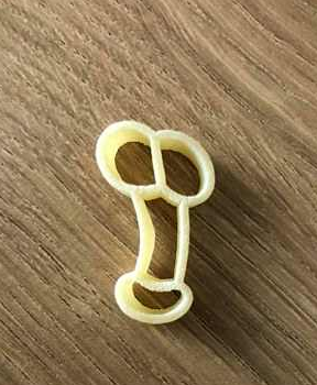 Per errore dà alle figlie pasta a forma di pene