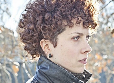 Lorenza Ghinelli: "Io, sorda a destra. Nella mia zona d'ombra nascono storie bellissime"