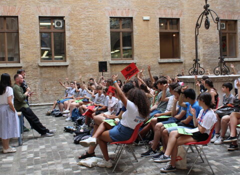 Rimini, il festival «Mare di libri» cerca gli ultimi adolescenti volontari