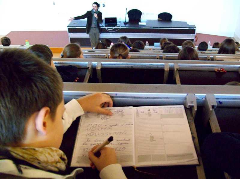 Sesso anale 'sicuro': la lezione a scuola scatena polemiche