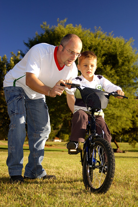 Imparare ad andare in bici senza rotelle: il metodo servirà anche da adulti!