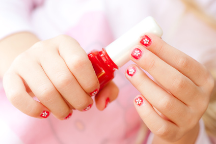 Il gel per capelli, i calzini spaiati: quando i bambini sono in fase "vanità"