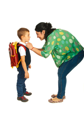 Mamma cacciata da scuola per la scollatura