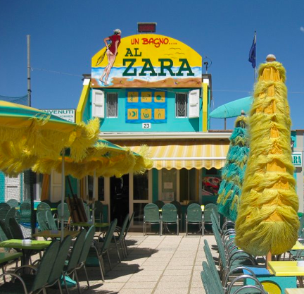 Tutti pronti? Al Bagno Zara si fa baracca, mangiando pesce e ballando folk 
