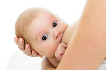 Le mamme allattano sempre di più al seno, ma "l'aggiunta è ancora un'insidia"