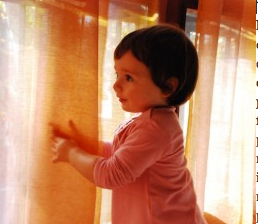 No al fumo di sigaretta e sì ai colori ad acqua: i consigli del pediatra per evitare l'inquinamento "indoor"