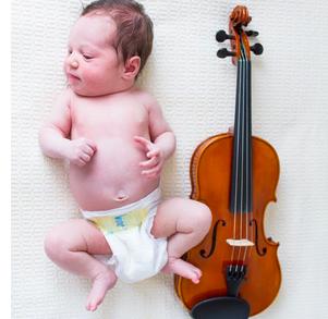 Musica, matematica, colore e movimenti: ecco come i bimbi imparano a suonare