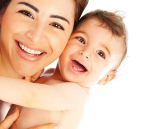 Incognito: un apparecchio invisibile per mamme che finalmente possono mostrare il sorriso 