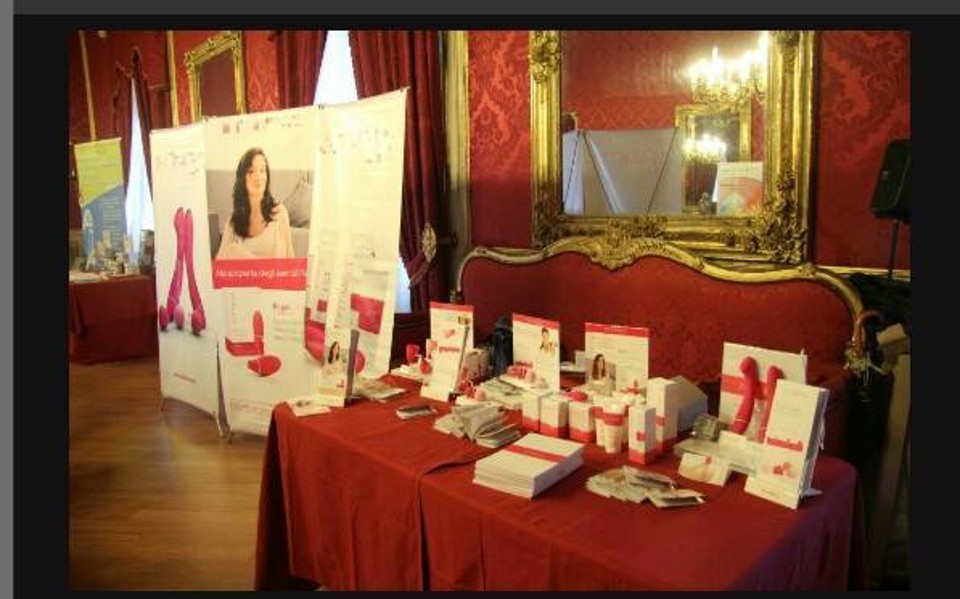 I sex toys fanno paura ai consiglieri regionali: durante convegno fanno togliere banchetto dello sponsor