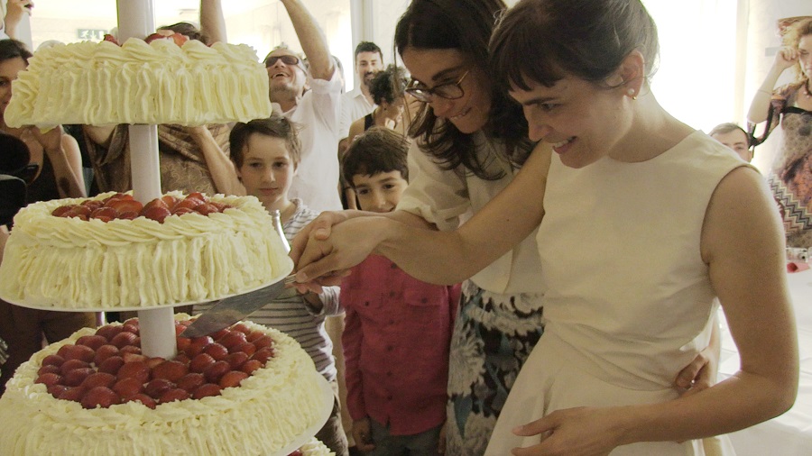 La rivoluzione a colpi di bouquet di Lorenza e Ingrid arriva a Santarcangelo