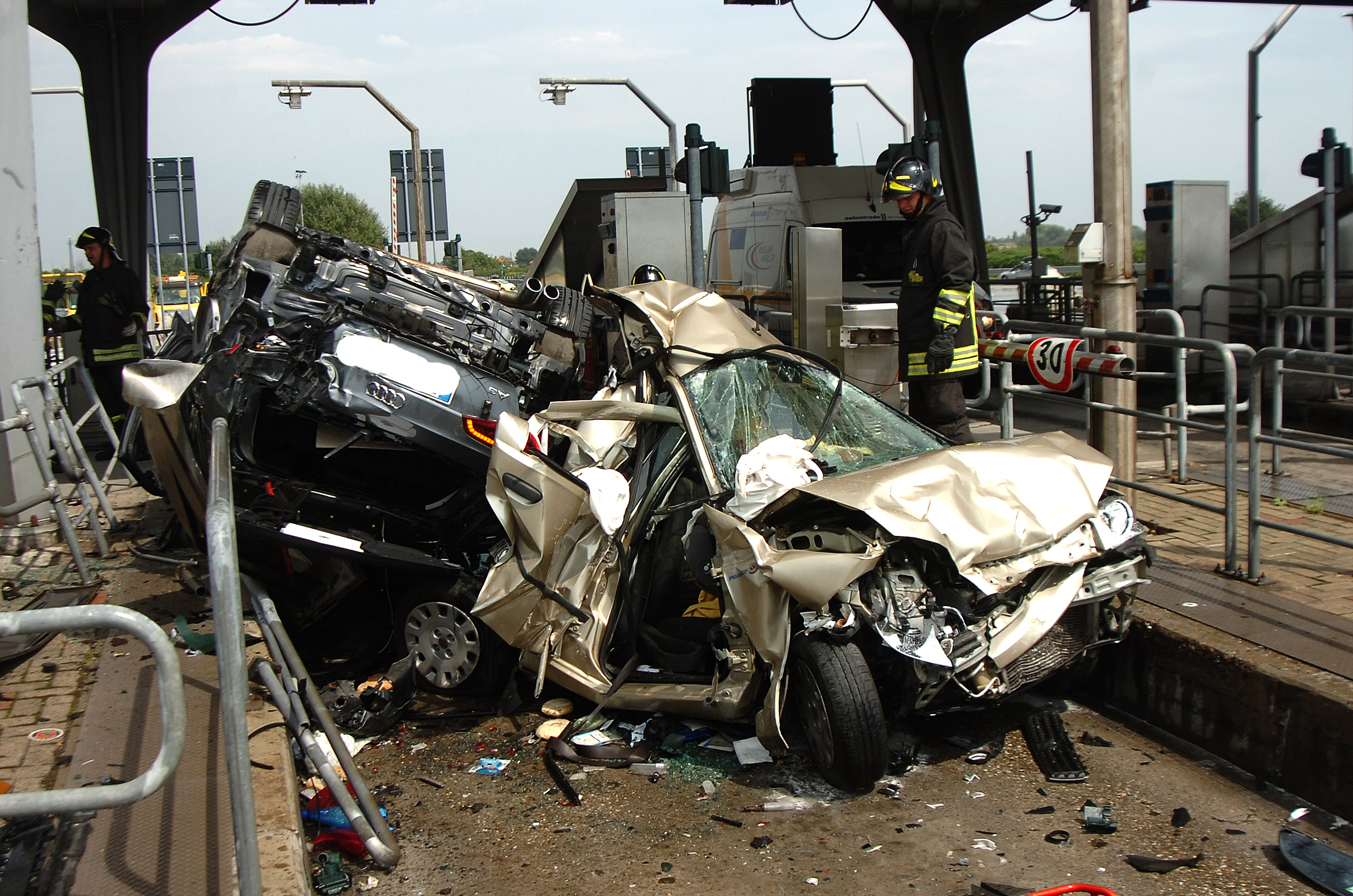 Tragedia familiare al casello, tre anni senza patente per il 21enne