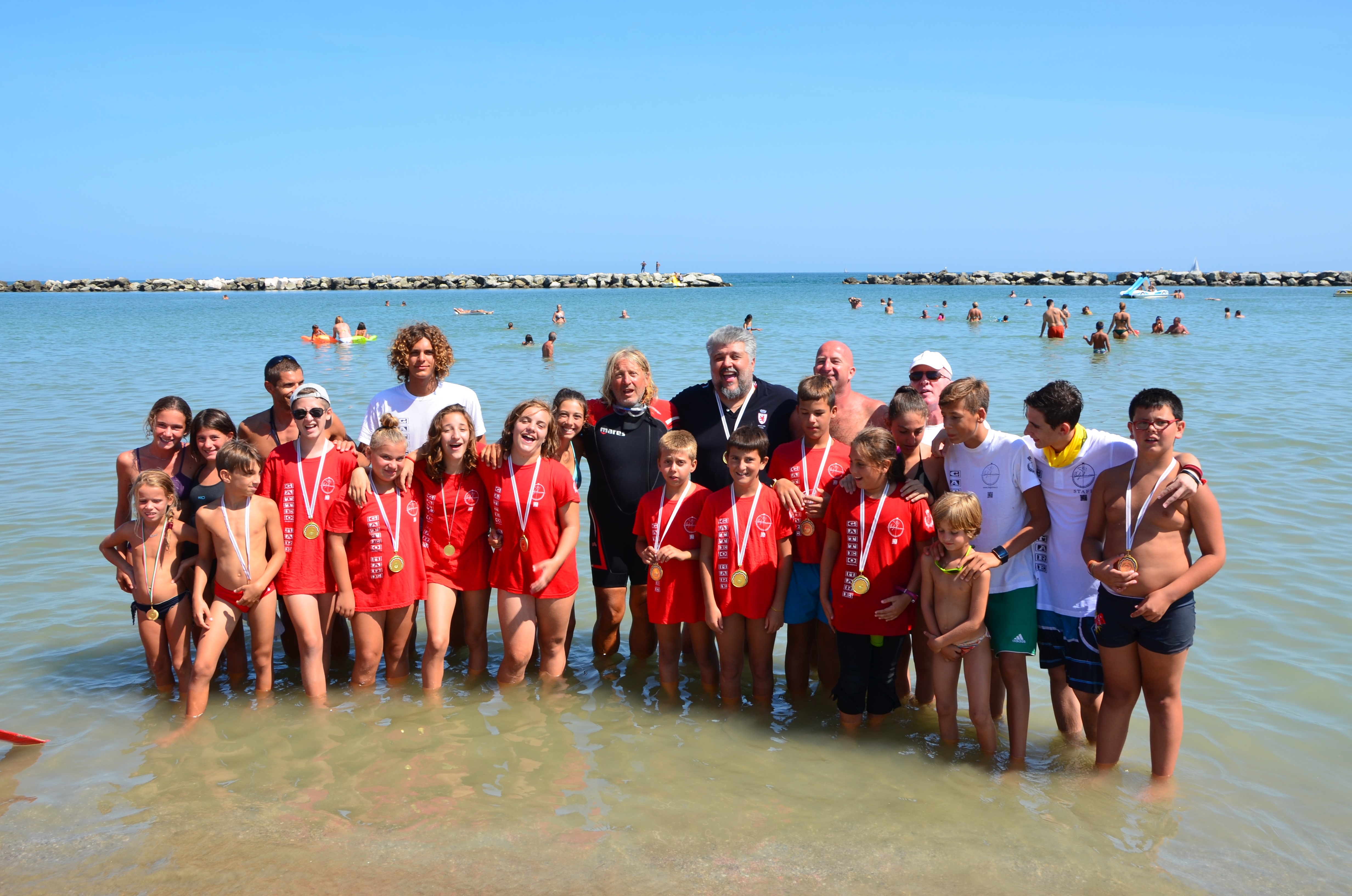 Baby bagnini alla carica: il salvataggio si impara da piccoli