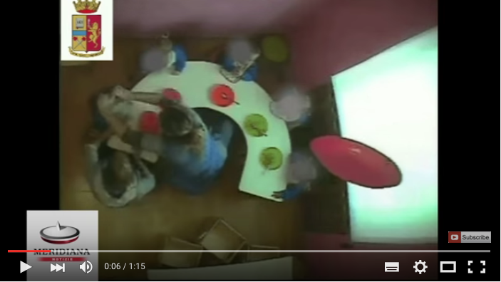 Bimbi maltrattati al nido: presi a schiaffi e rinchiusi al buio. Le immagini choc
