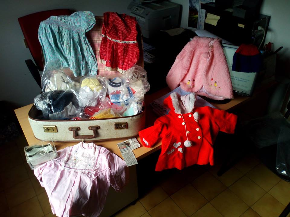 Vestiti da bimba in una valigia, è giallo a Porretta Terme